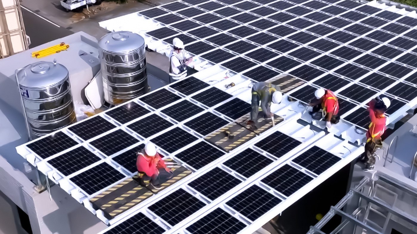 友達打造光電建築一體化整合建材，開發SunSteel光電整合型浪板，實現快速安裝、避免二次施工，讓屋頂光電躍升未來建物新標配。